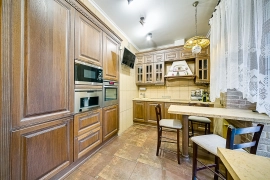 Малоквартирный камерный дом в тихом центре. 